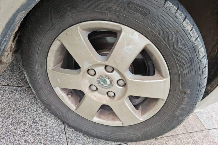 Used Skoda Octavia 2012 1.6L Manual Yijie Edition Right Front Wheel Hub