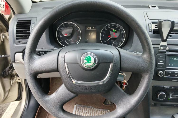 Used Skoda Octavia 2012 1.6L Automatic Yijun Edition Steering Wheel