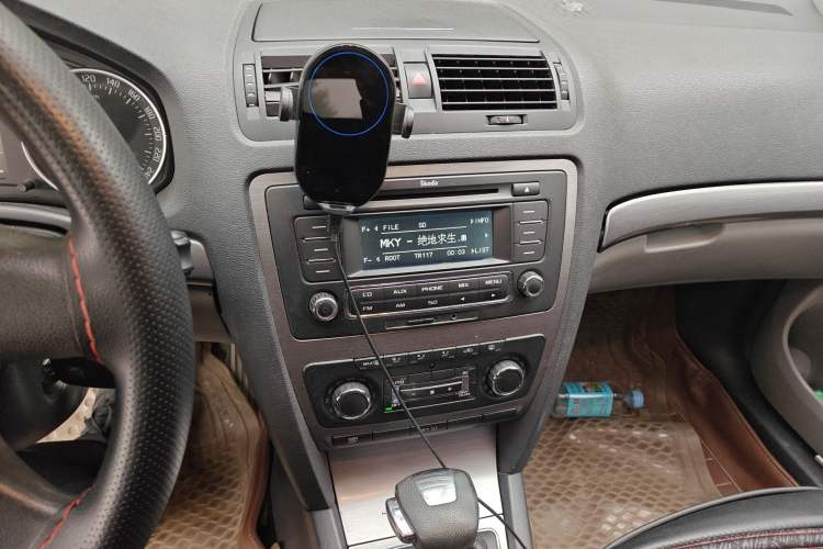 Used Skoda Octavia 2013 1.6L Automatic Yijun Edition Audio And AC Panel