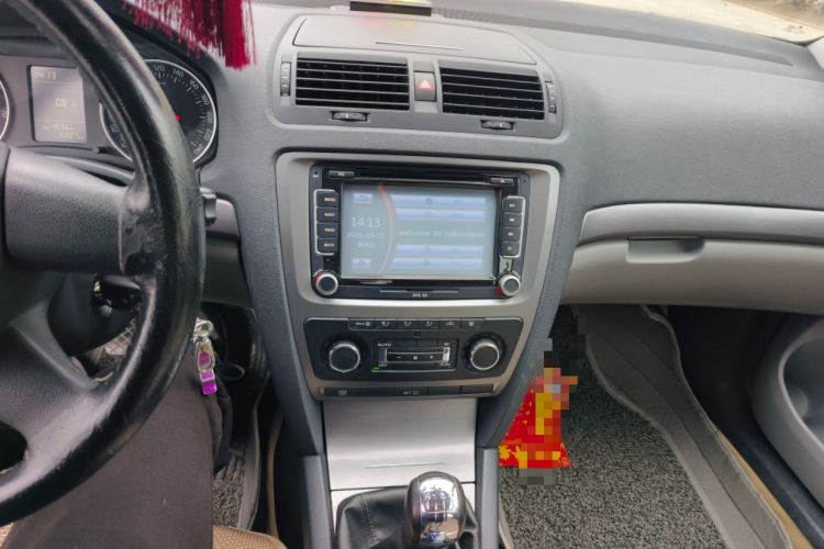 Used Skoda Octavia 2013 1.6L Manual Yijun Edition Audio And AC Panel