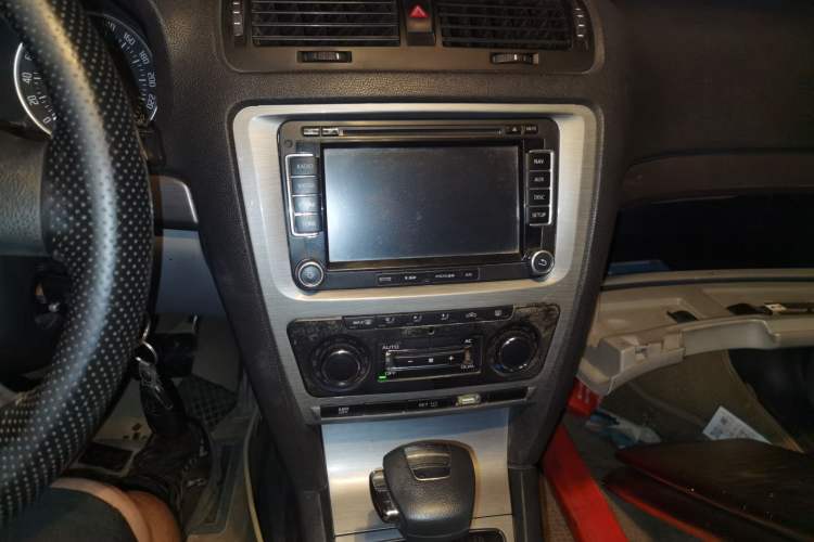 Used Skoda Octavia 2013 1.6L Automatic Yijun Edition Audio And AC Panel