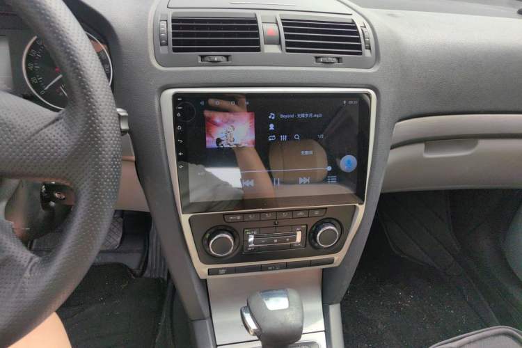 Used Skoda Octavia 2013 1.6L Automatic Yijun Edition Audio And AC Panel