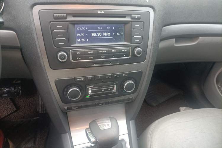 Used Skoda Octavia 2013 1.4TSI DSG Yijun Edition Audio And AC Panel