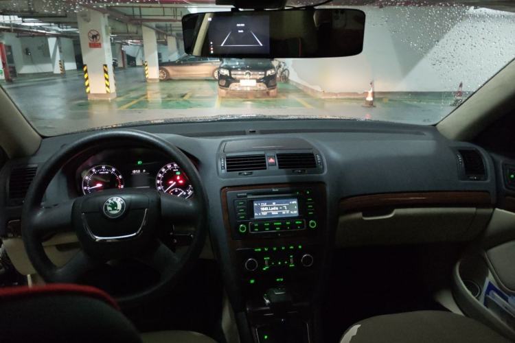 Used Skoda Octavia 2013 1.6L Automatic Yijun Edition Center Console