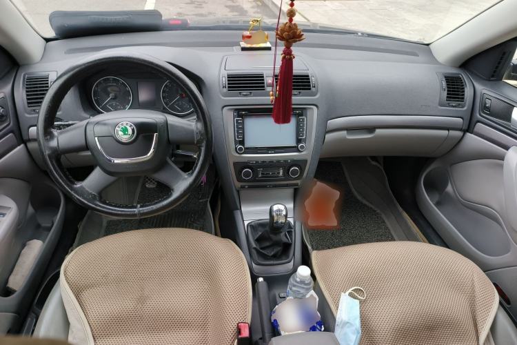 Used Skoda Octavia 2013 1.6L Manual Yijun Edition Center Console