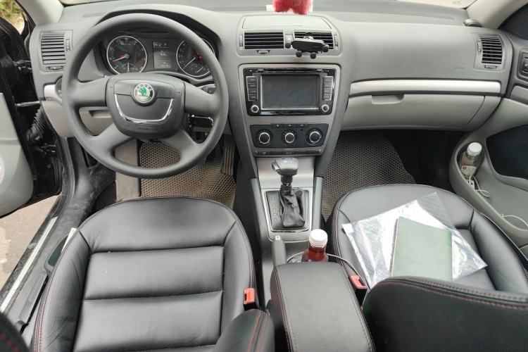 Used Skoda Octavia 2013 2.0L Automatic Yijie Edition Center Console