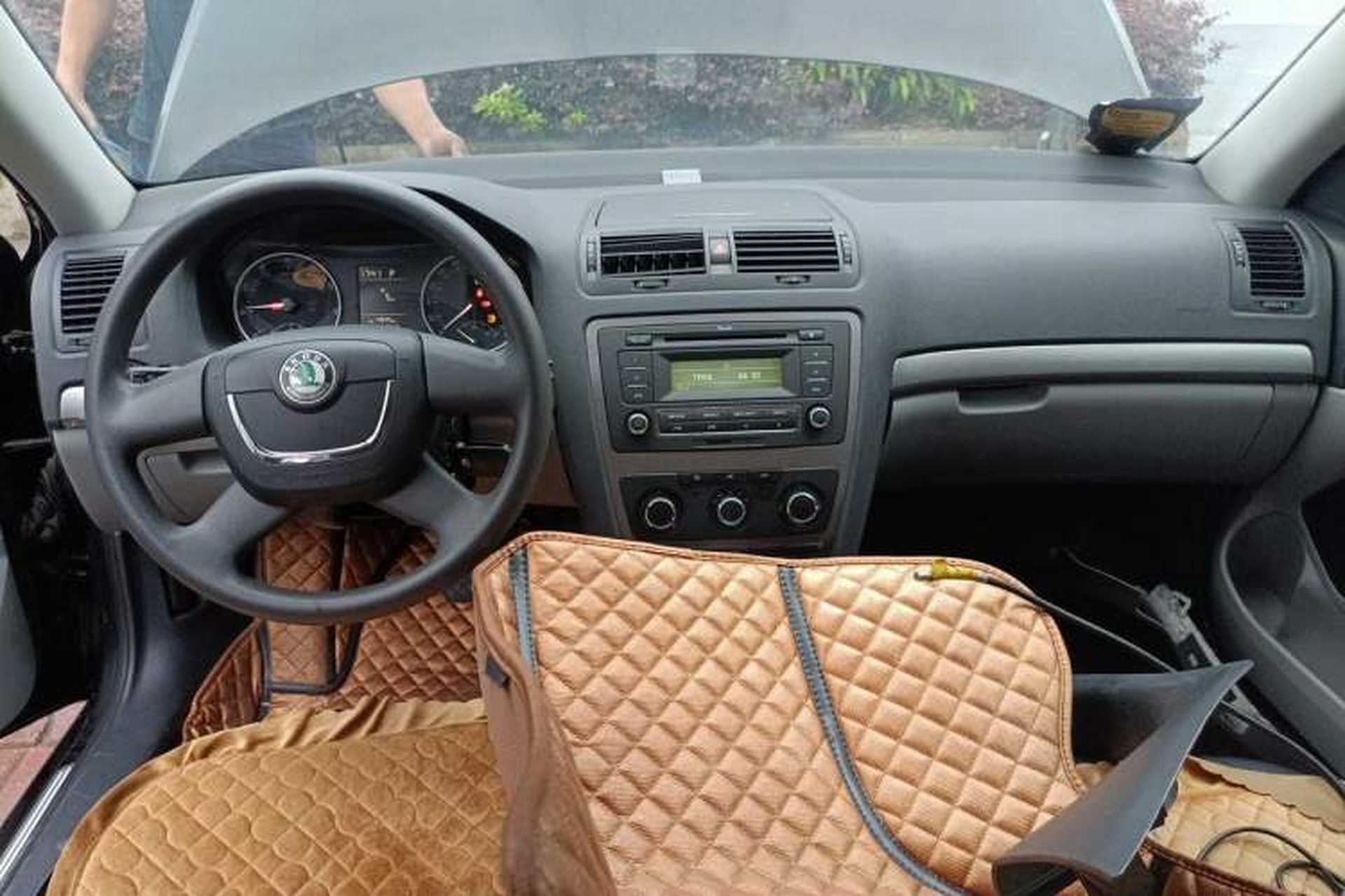 Used Skoda Octavia 2013 2.0L Automatic Yijie Edition Center Console