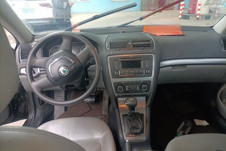 Used Skoda Octavia 2013 1.4TSI DSG Yijun Edition Center Console