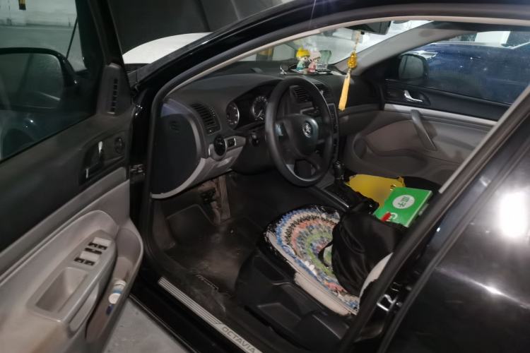 Used Skoda Octavia 2013 1.6L Automatic Yijie Edition Driver Seat