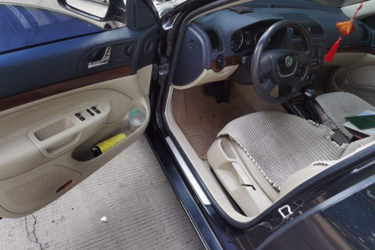 Used Skoda Octavia 2013 1.6L Automatic Yijun Edition Driver Seat