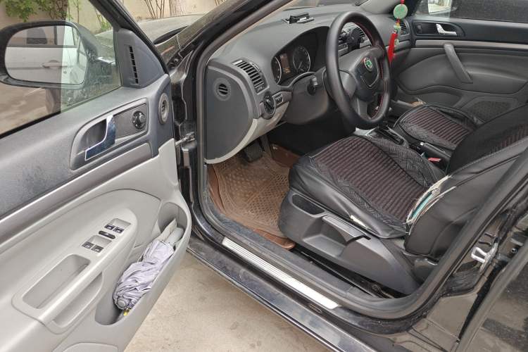 Used Skoda Octavia 2013 1.6L Automatic Yijun Edition Driver Seat