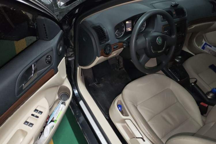 Used Skoda Octavia 2013 1.6L Automatic Yijun Edition Driver Seat