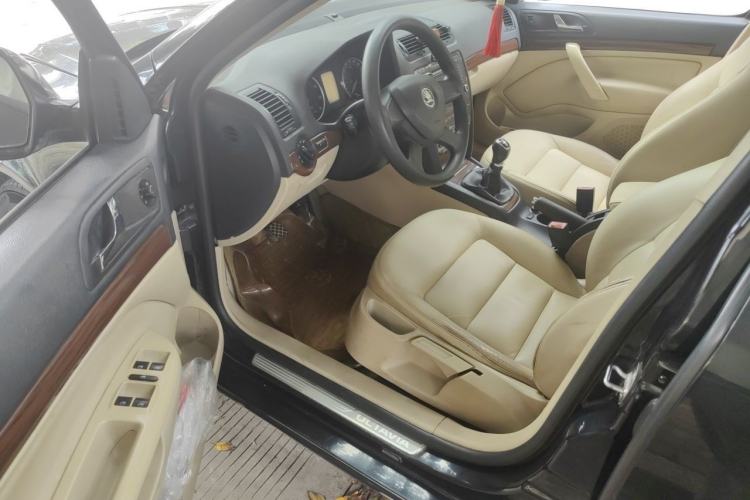 Used Skoda Octavia 2013 1.6L Manual Yijun Edition Driver Seat