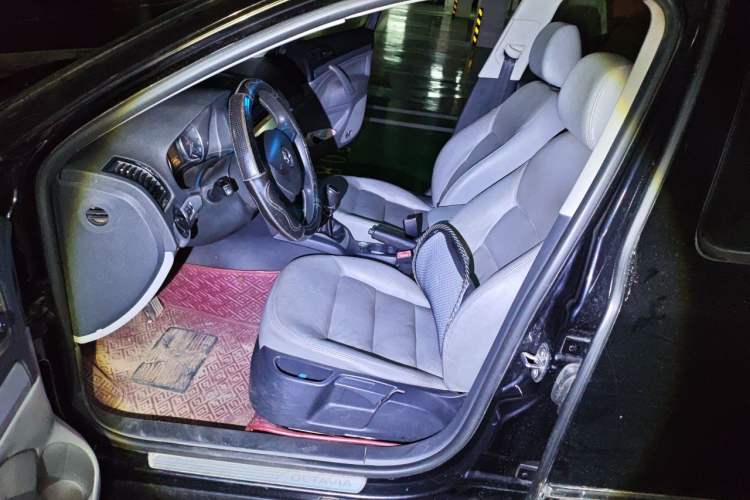 Used Skoda Octavia 2013 1.6L Manual Yijun Edition Driver Seat