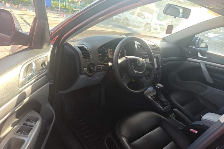 Used Skoda Octavia 2013 1.6L Automatic Elegance Edition Driver Seat