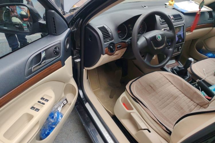 Used Skoda Octavia 2013 1.6L Manual Yijun Edition Driver Seat