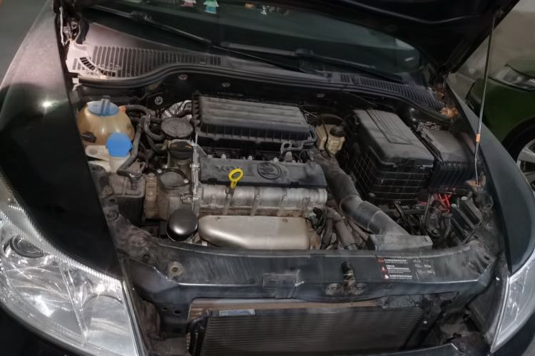 Used Skoda Octavia 2013 1.6L Automatic Yijie Edition Engine Bay
