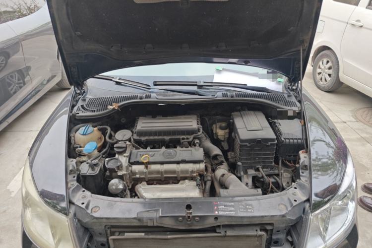 Used Skoda Octavia 2013 1.6L Automatic Yijun Edition Engine Bay