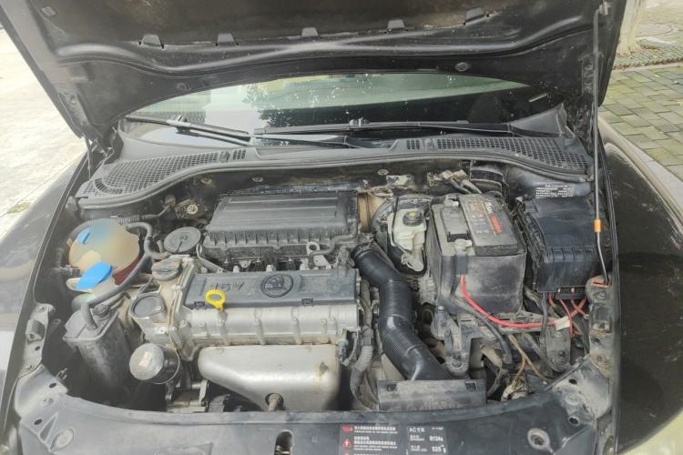 Used Skoda Octavia 2013 1.6L Manual Yijun Edition Engine Bay