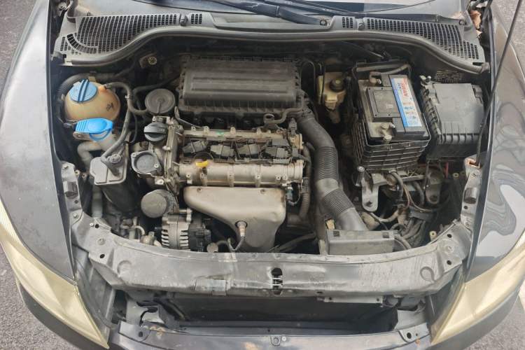 Used Skoda Octavia 2013 1.6L Automatic Yijie Edition Engine Bay