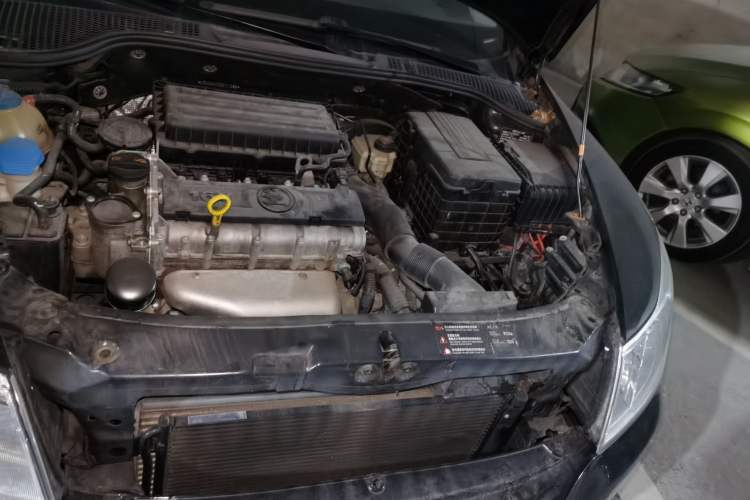 Used Skoda Octavia 2013 1.6L Automatic Yijie Edition Engine Bay Left