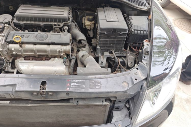 Used Skoda Octavia 2013 1.6L Automatic Yijun Edition Engine Bay Left