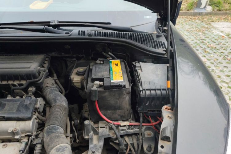 Used Skoda Octavia 2013 1.6L Manual Yijun Edition Engine Bay Left