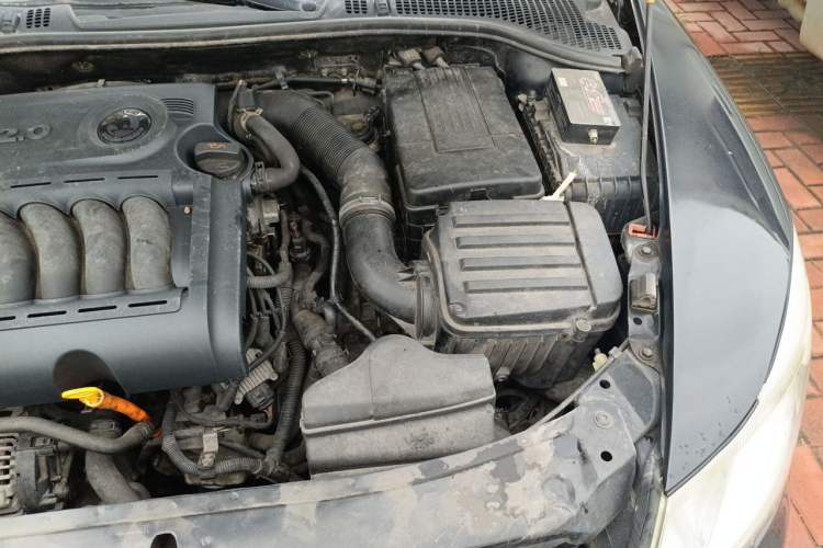 Used Skoda Octavia 2013 2.0L Automatic Yijie Edition Engine Bay Left
