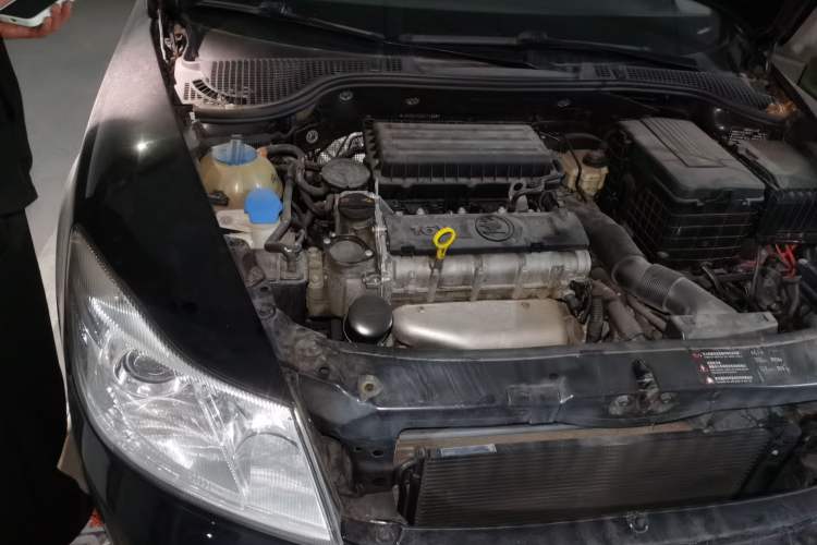 Used Skoda Octavia 2013 1.6L Automatic Yijie Edition Engine Bay Right