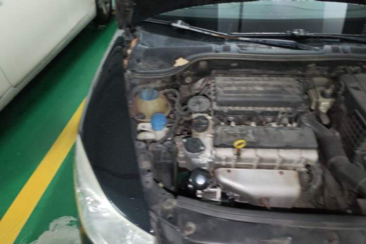 Used Skoda Octavia 2013 1.6L Automatic Yijun Edition Engine Bay Right