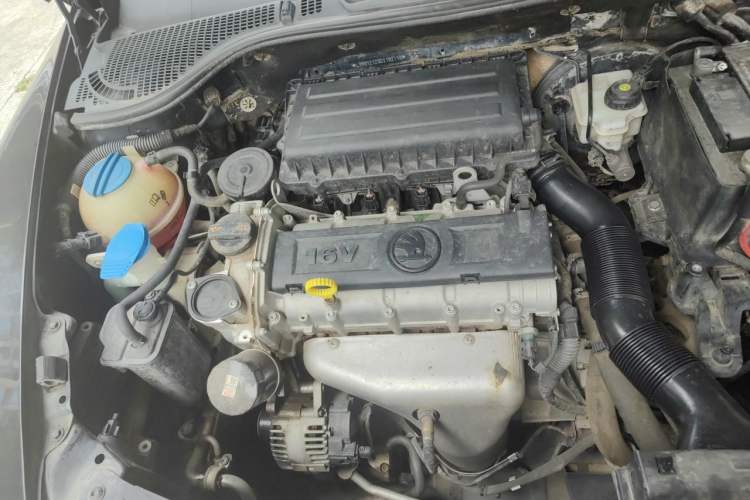 Used Skoda Octavia 2013 1.6L Manual Yijun Edition Engine Bay Right