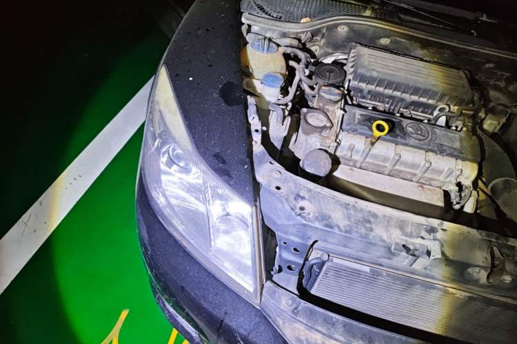 Used Skoda Octavia 2013 1.6L Manual Yijun Edition Engine Bay Right