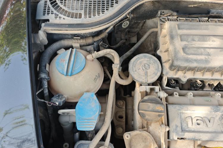 Used Skoda Octavia 2013 1.6L Manual Yijie Edition Engine Bay Right