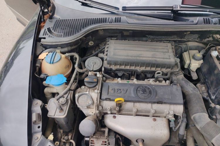 Used Skoda Octavia 2013 1.6L Manual Yijun Edition Engine Bay Right
