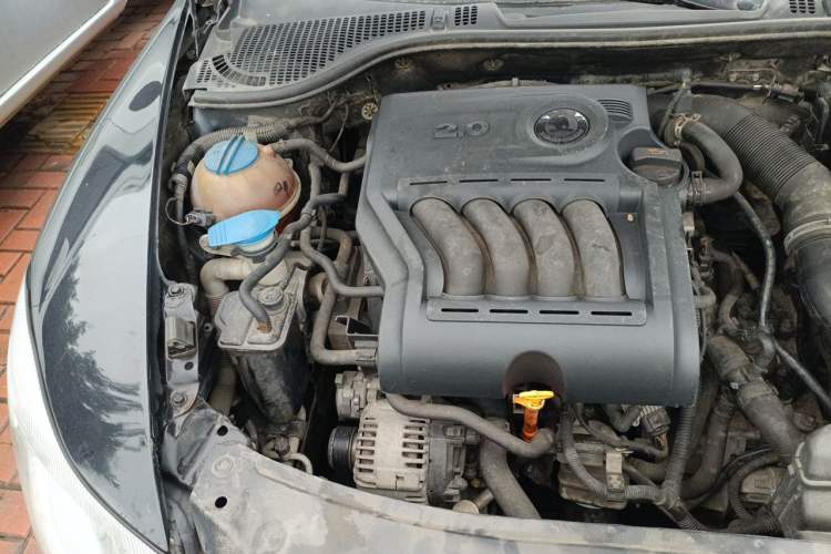 Used Skoda Octavia 2013 2.0L Automatic Yijie Edition Engine Bay Right