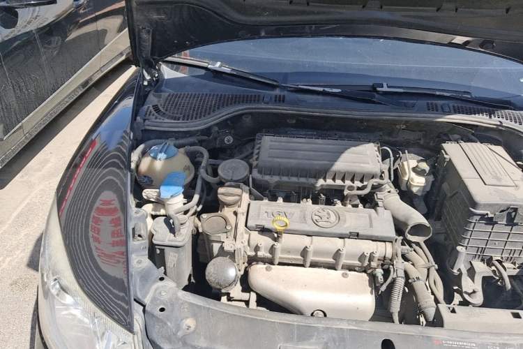 Used Skoda Octavia 2013 1.6L Automatic Yijun Edition Engine Bay Right