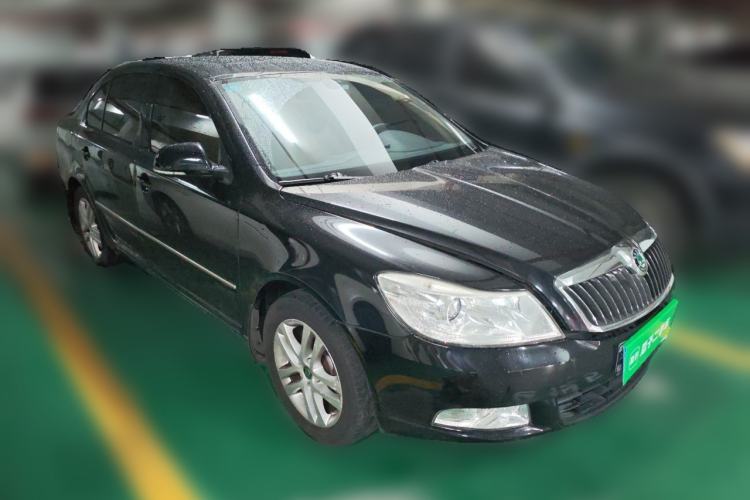 Used Skoda Octavia 2013 1.6L Automatic Yijun Edition Front Right 45 Deg
