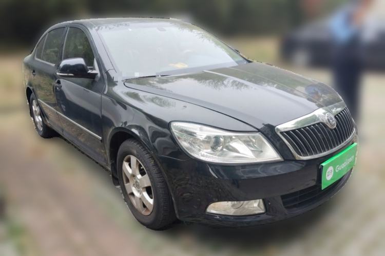 Used Skoda Octavia 2013 1.6L Manual Yijun Edition Front Right 45 Deg
