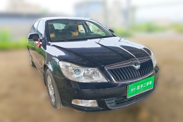 Used Skoda Octavia 2013 1.6L Manual Eado Edition Front Right 45 Deg