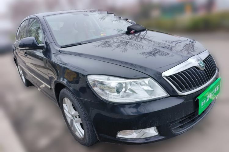 Used Skoda Octavia 2013 1.6L Manual Yijun Edition Front Right 45 Deg