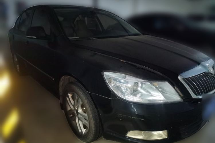 Used Skoda Octavia 2013 1.6L Automatic Yijun Edition Front Right 45 Deg