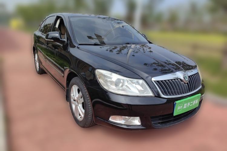 Used Skoda Octavia 2013 1.6L Automatic Yijun Edition Front Right 45 Deg