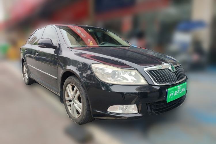 Used Skoda Octavia 2013 1.6L Manual Yijun Edition Front Right 45 Deg
