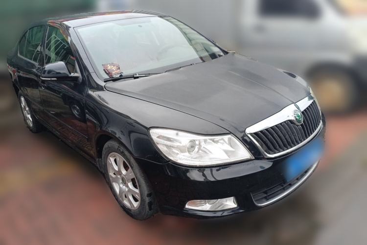 Used Skoda Octavia 2013 2.0L Automatic Yijie Edition Front Right 45 Deg