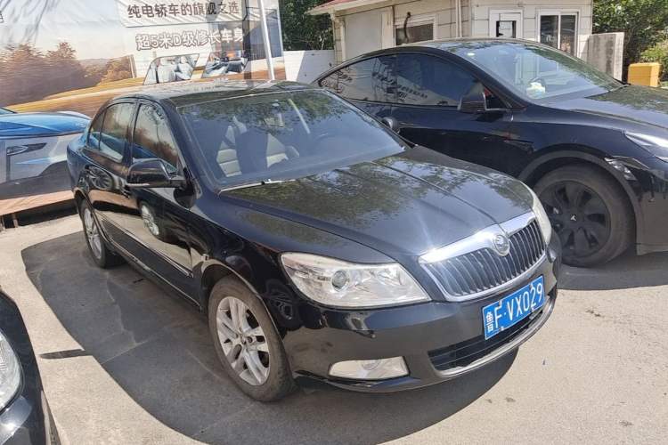 Used Skoda Octavia 2013 1.6L Automatic Yijun Edition Front Right 45 Deg