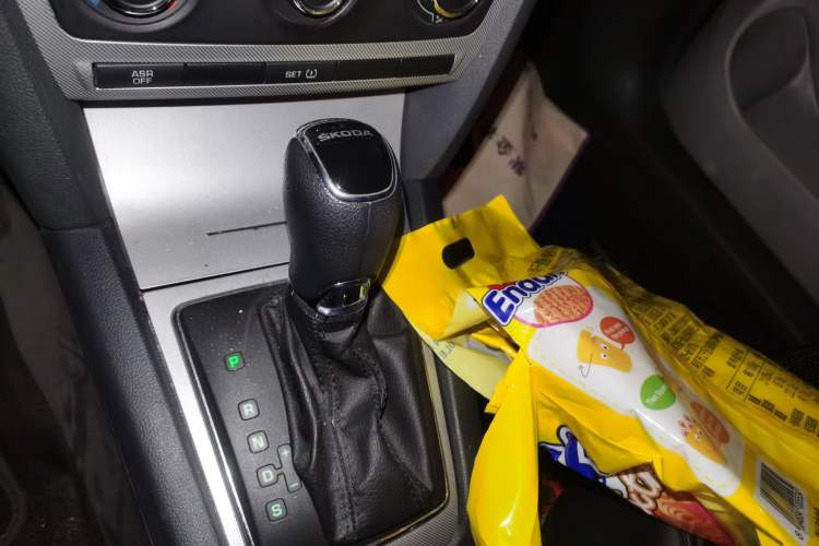 Used Skoda Octavia 2013 1.6L Automatic Yijie Edition Gear Lever