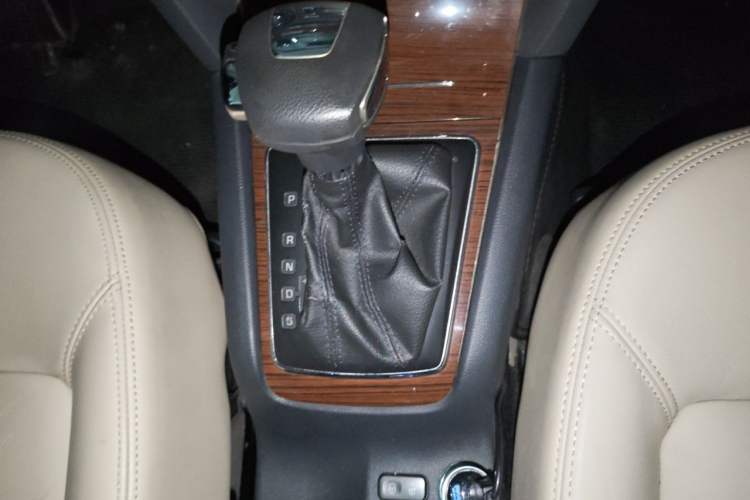 Used Skoda Octavia 2013 1.6L Automatic Yijun Edition Gear Lever