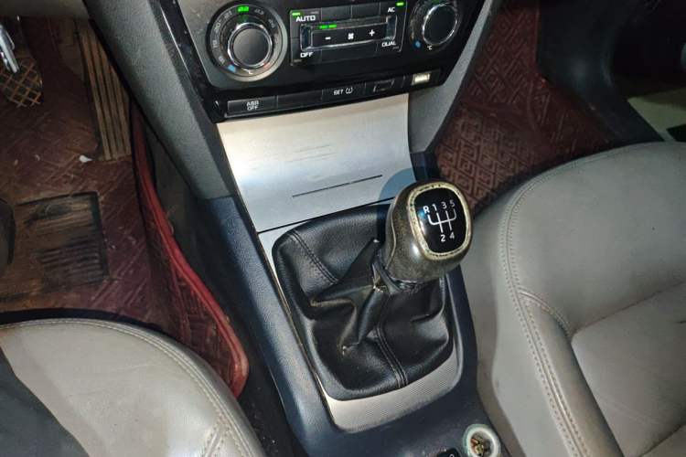 Used Skoda Octavia 2013 1.6L Manual Yijun Edition Gear Lever