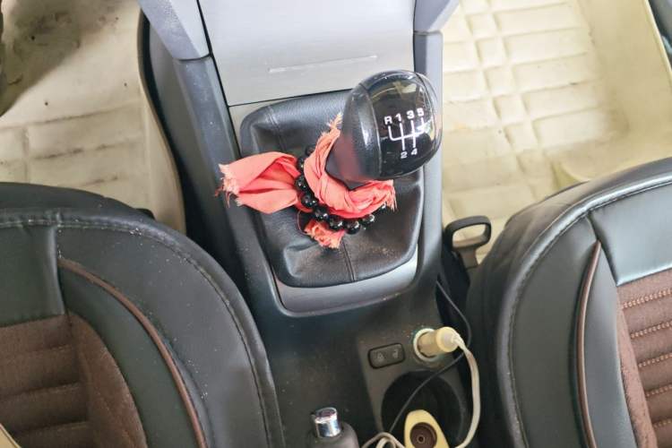 Used Skoda Octavia 2013 1.6L Manual Eado Edition Gear Lever