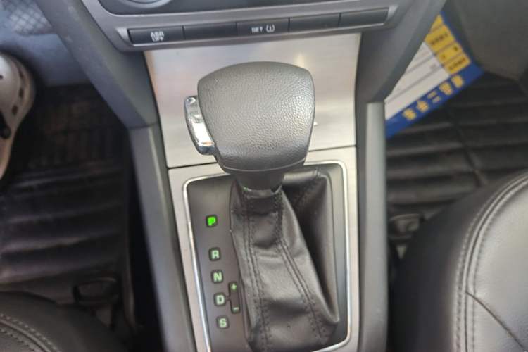 Used Skoda Octavia 2013 1.6L Automatic Elegance Edition Gear Lever